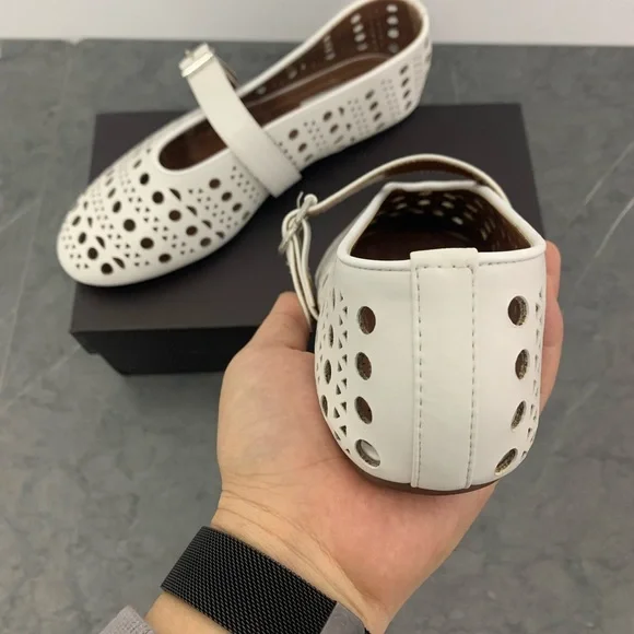 Women's White Cutout Mary Jane Shoes - Picture 4 of 6